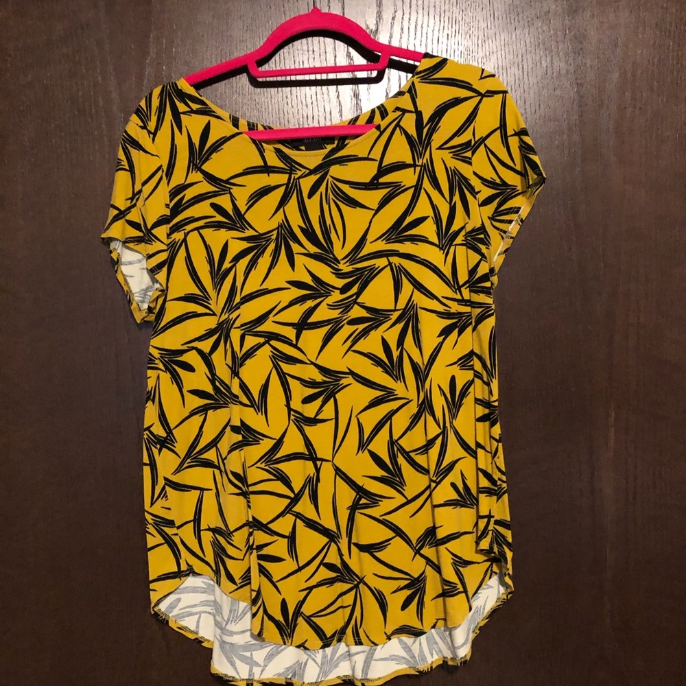 Super cute comfortable Alfani T-shirt